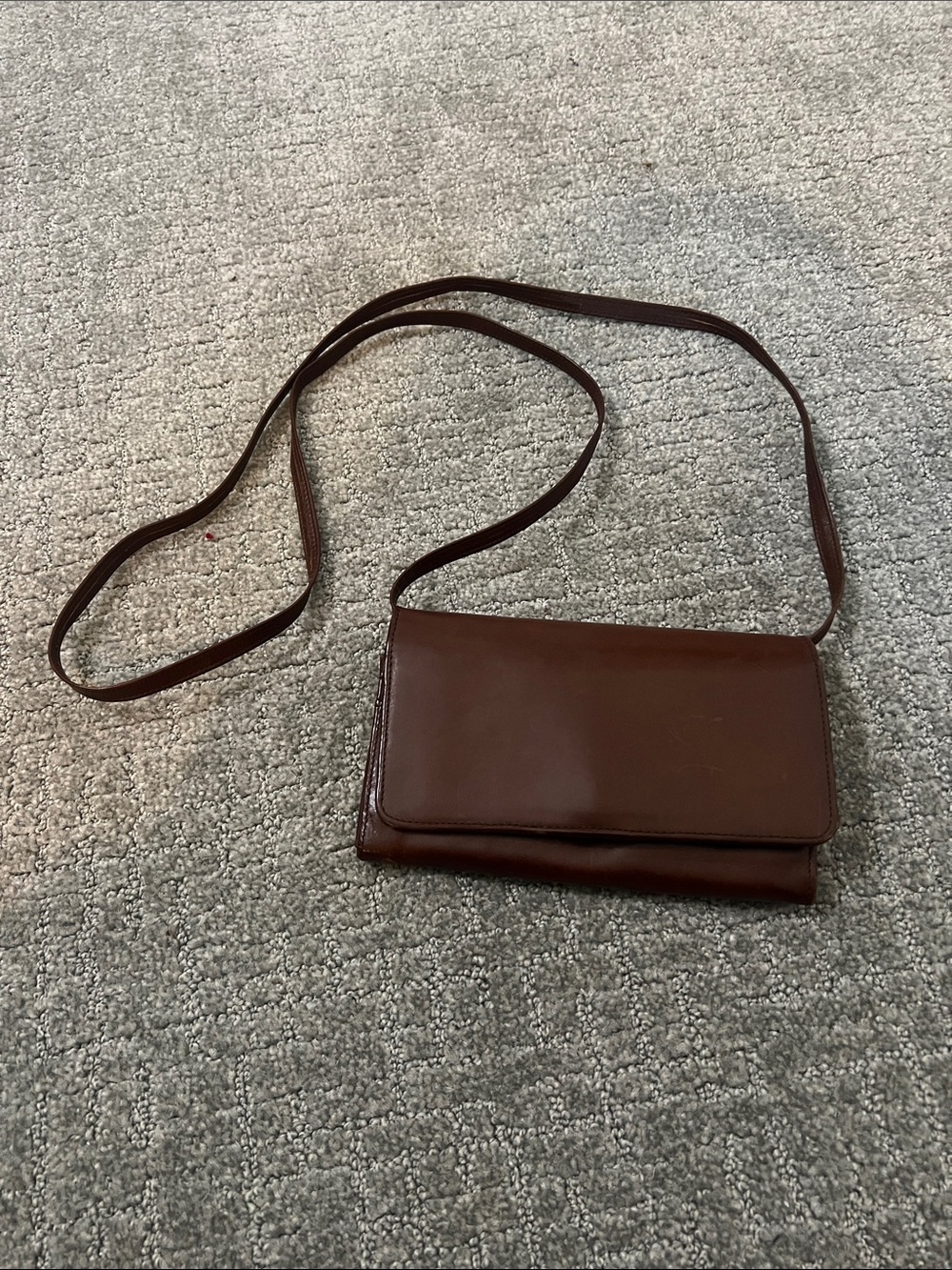 G. H. Bass & Co. Rich Brown leather wallet crossbody, women’s vintage.